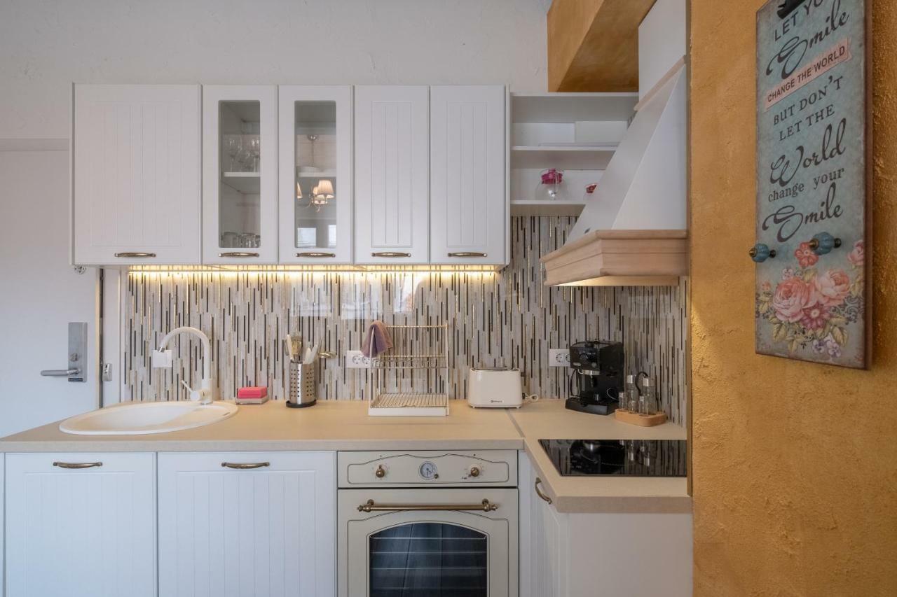 1-Bedroom Designer Apartment On Hristo Belchev Str 소피아 외부 사진