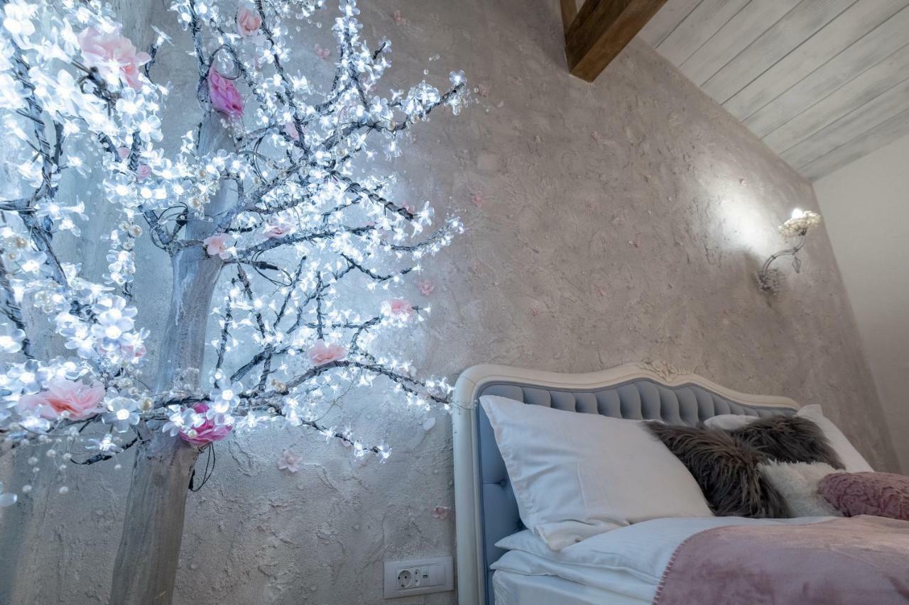 1-Bedroom Designer Apartment On Hristo Belchev Str 소피아 외부 사진